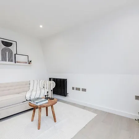 Stunning 2 Bedroom Apartment In Liverpool Street